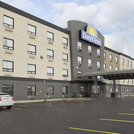 Days Inn By Wyndham Regina Airport West Dış mekan fotoğraf