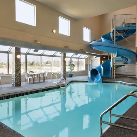 Days Inn By Wyndham Regina Airport West Dış mekan fotoğraf