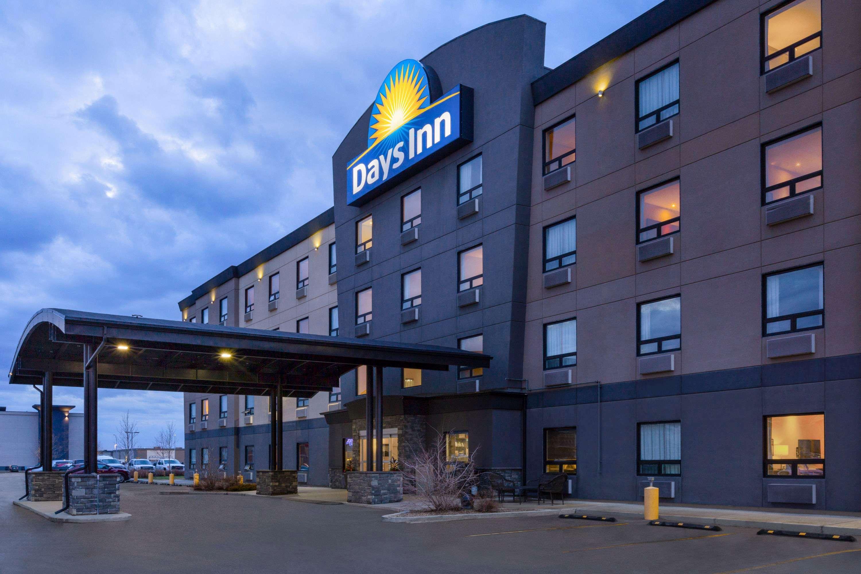 Days Inn By Wyndham Regina Airport West Dış mekan fotoğraf