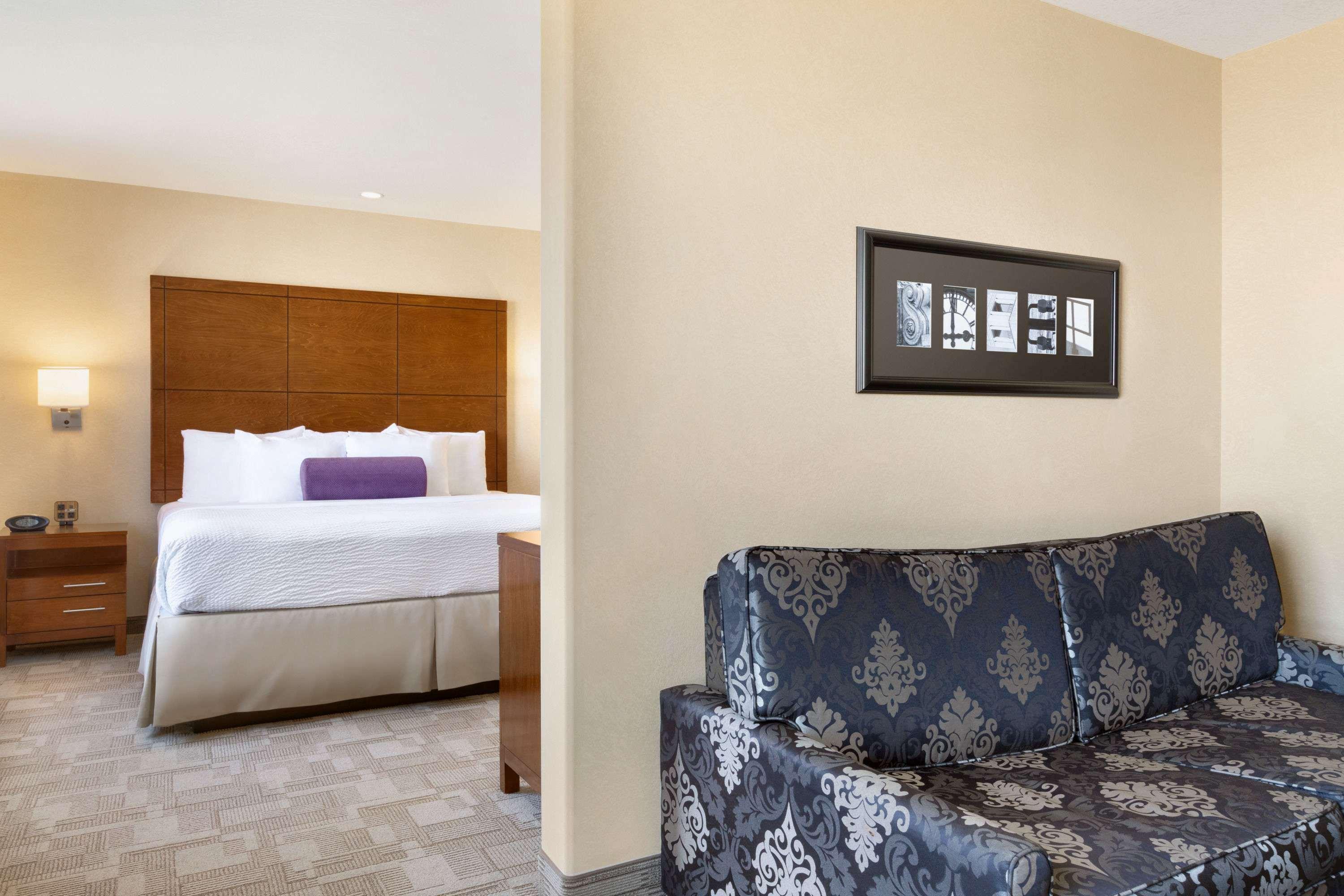 Days Inn By Wyndham Regina Airport West Dış mekan fotoğraf