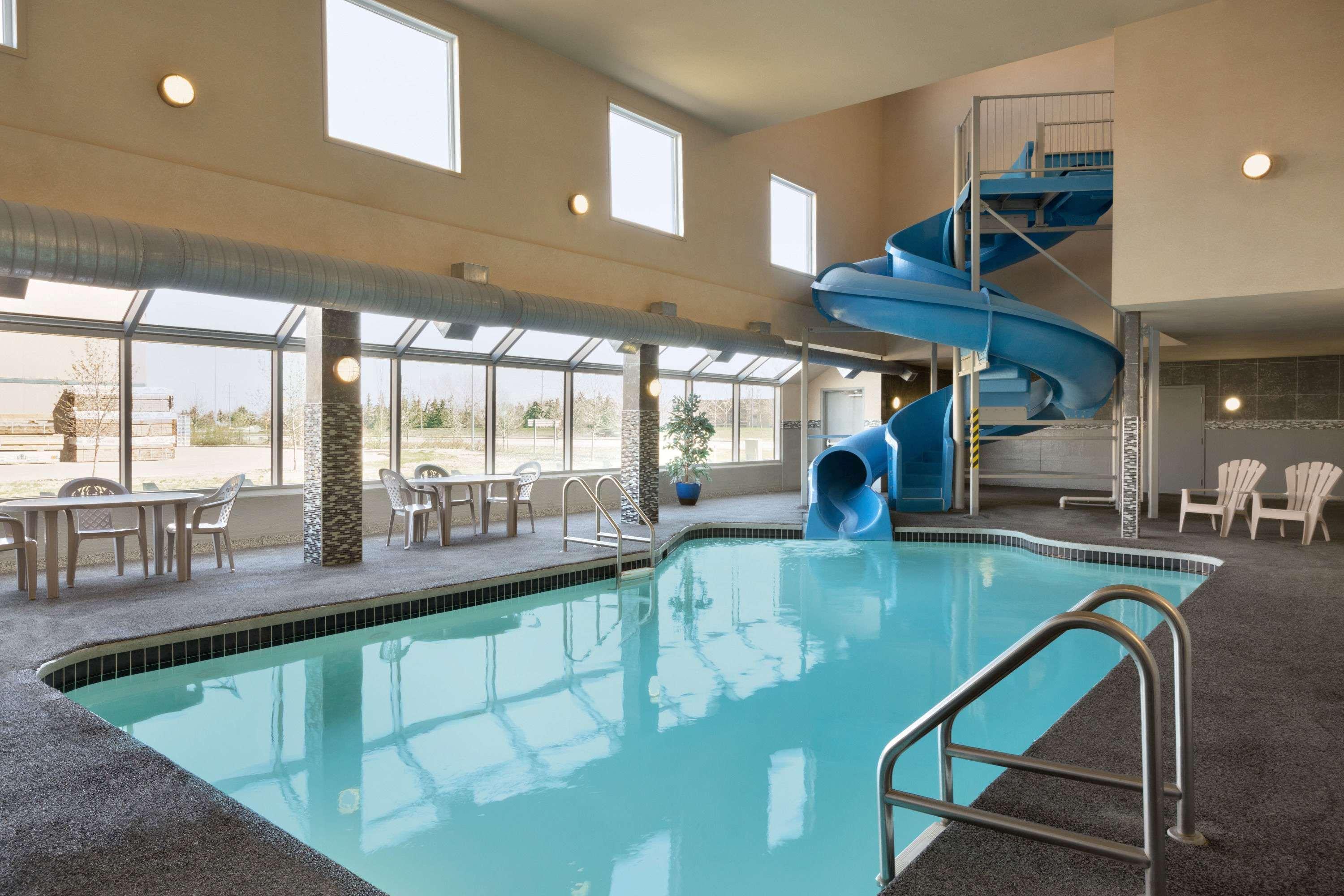 Days Inn By Wyndham Regina Airport West Dış mekan fotoğraf
